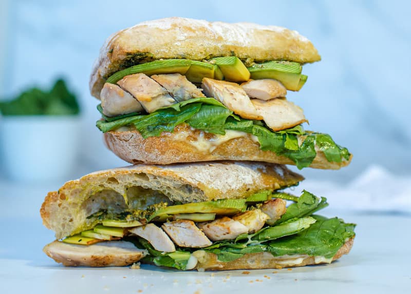 Sandwich Pollo, Palta y Pesto
