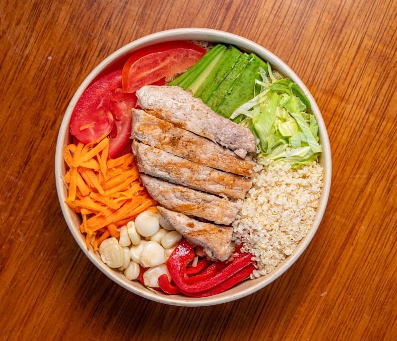 Ensalada quinua con palta.
